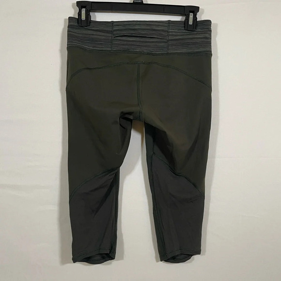 Lululemon Vent It Out Crop Capri Leggings Size 6 Gator Green Cyber Stripe Waist - Picture 2 of 3